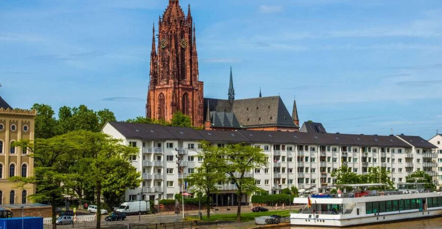 Frankfurt: First Discovery Walk and Reading Walking Tour