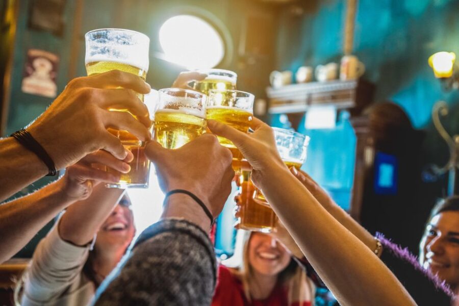 Frankfurt: Night Pub Crawl Through Old Sachsenhausen