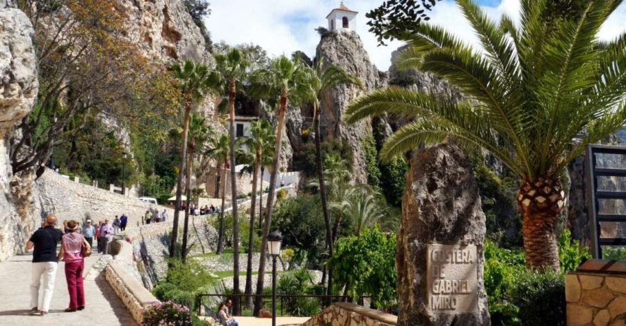 From Albir, Altea, Benidorm & Calpe: Guadalest & Algar Tour