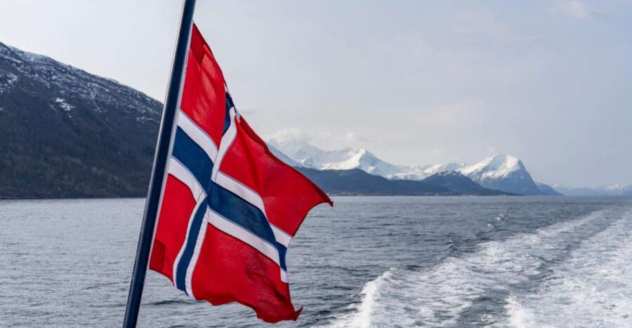 From Ålesund: Winter Fjord Cruise to Geirangerfjord