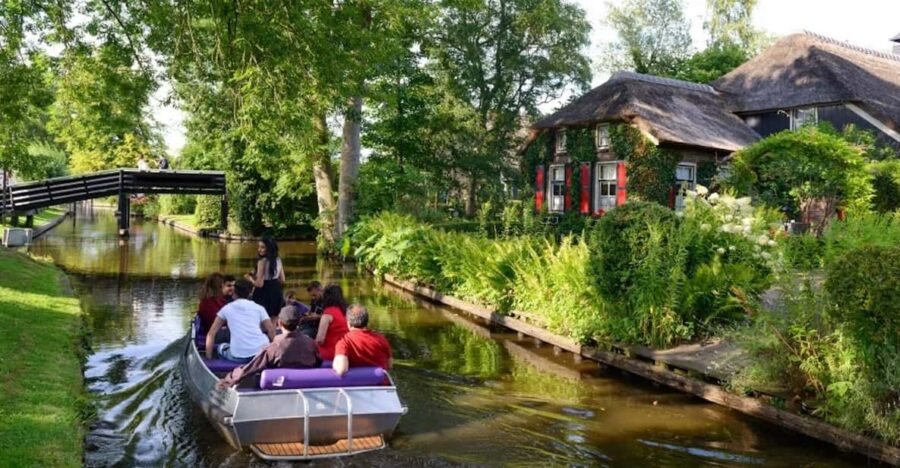 From Amsterdam: Private Tour to Giethoorn