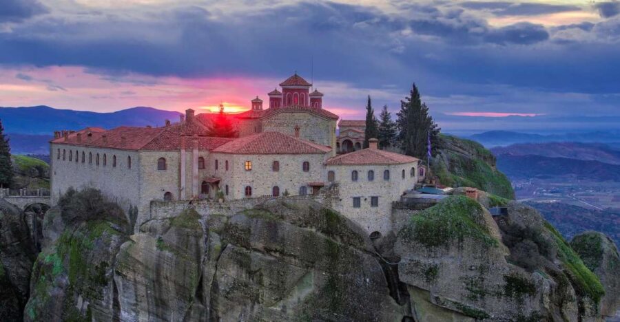 From Athens: Meteora 2-Day Trip With Hotel and Breakfast