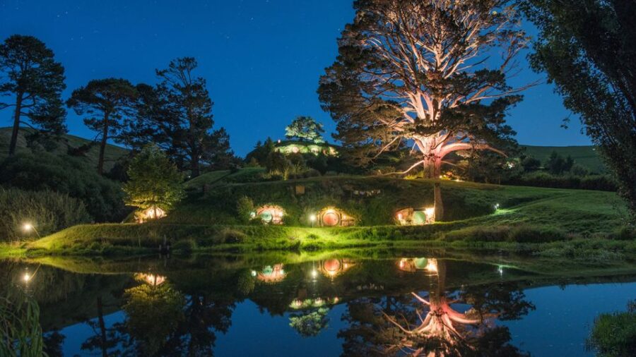 From Auckland: One-Way Transfer to Rotorua W/ Hobbiton Tour