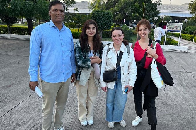 From Aurangabad: Hire a Cheap Taxi Car to Visit Ajanta and Ellora