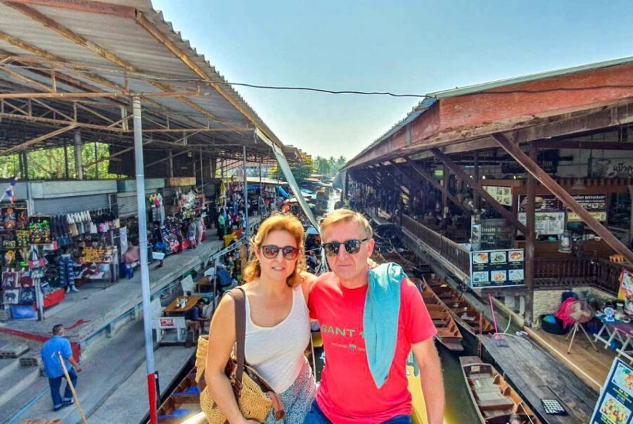 From Bangkok: Damnoen Saduak & Train Market Tour in Spanish