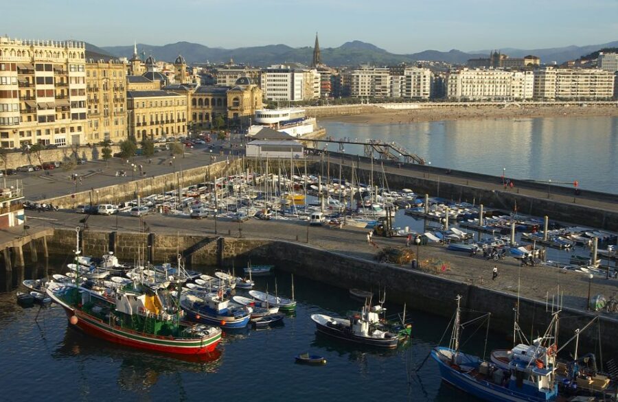 From Bilbao: Gaztelugatxe and San Sebastian Minibus Tour