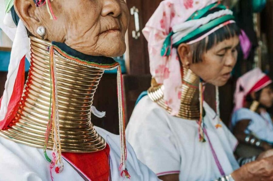 From Chiang Rai: Famous Temples and Golden Triangle Day Tour