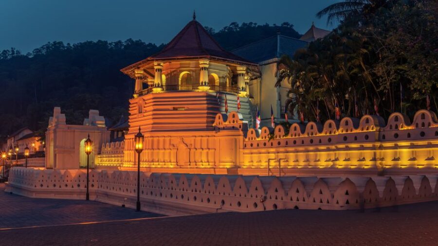From Dambulla: Kandy Day Trip