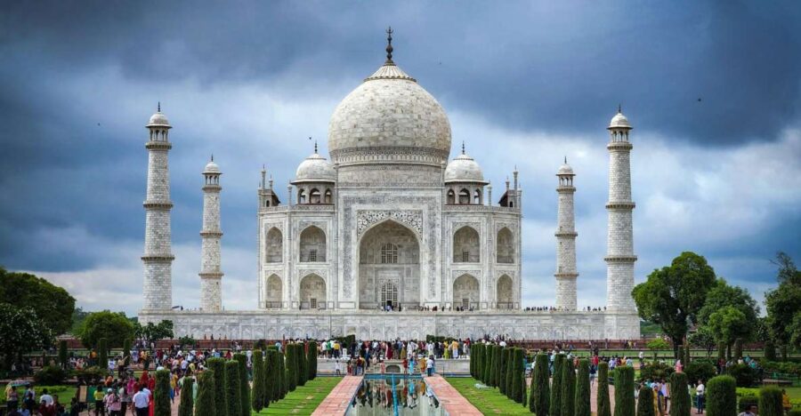 From Delhi: 2-Day Taj Mahal Sunrise Tour With Fatehpur Sikri