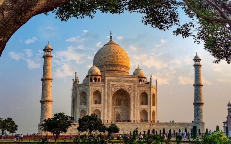 From Delhi: Sunrise Taj Mahal & Agra Private Day Trip By Car