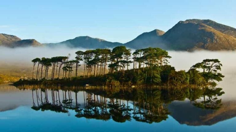 From Galway: Connemara and Kylemore Abbey Bus Tour