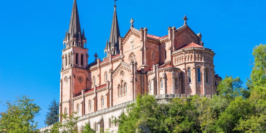 From Gijón: Covadonga, Cangas De Onís, and Lastres Day Trip
