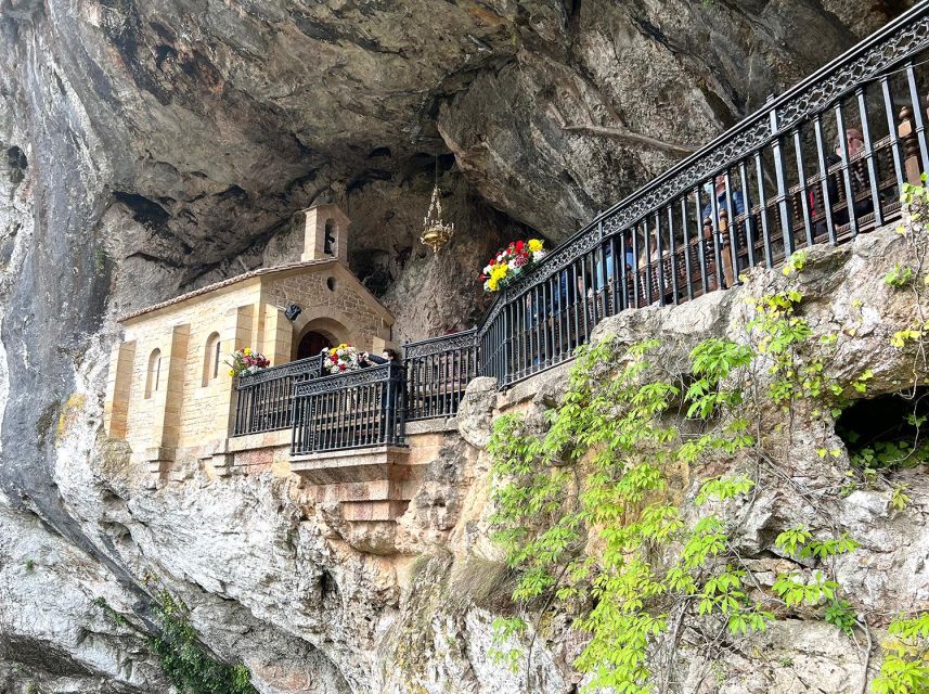 From Gijón or Oviedo: Covadonga Lakes & Sanctuary and Cangas