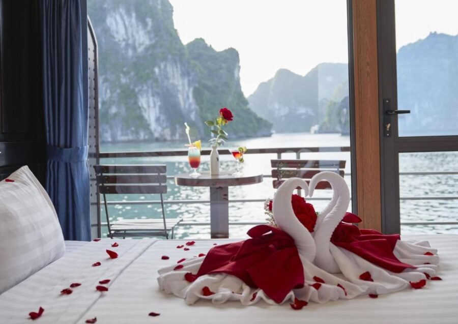 From Hanoi: 2-Day 1-Night Cruise With Cave Kayaking