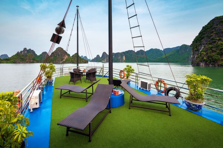 From Hanoi: Ha Long Bay Boat Trip W/ Ti Top & Sung Sot Visit