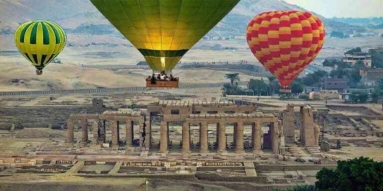 From Hurghada: 1-Night Luxor Tour, Hot Air Balloon, Transfer