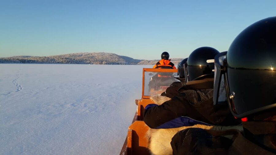 From Ivalo: Ice Fishing Tour to Lake Inari, Including Lunch