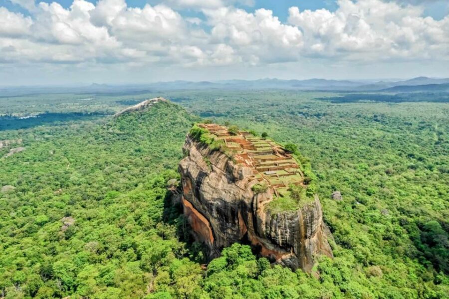 From Kandy: Sigiraya Day Tour