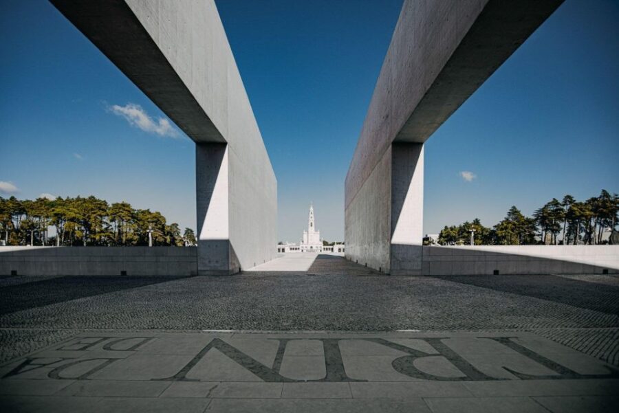 From Lisbon: Fatima, Nazaré, Batalha and Óbidos Tour - Tour Overview