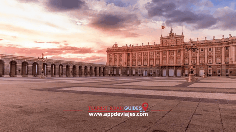 From Madrid: Tour Private Walking 3 Hours - Tour Overview