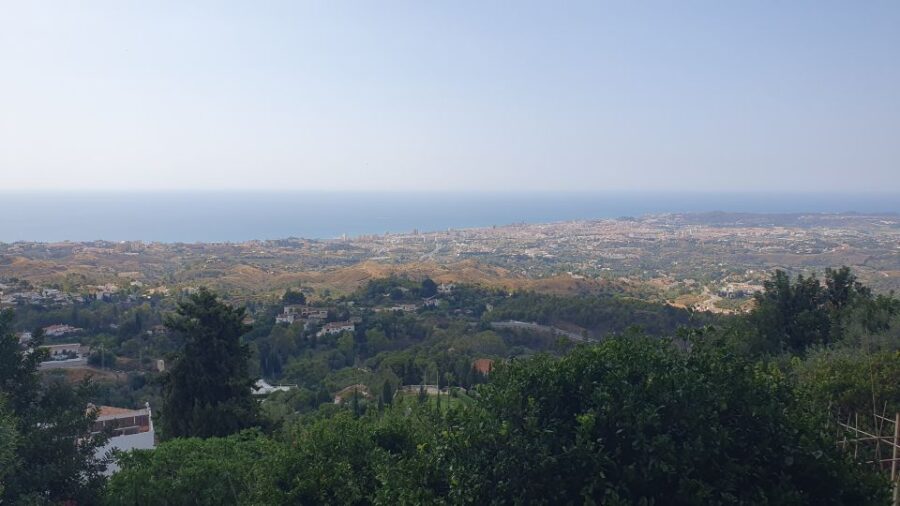 From Málaga: Guided Tour of Marbella, Mijas, and Puerto Banús