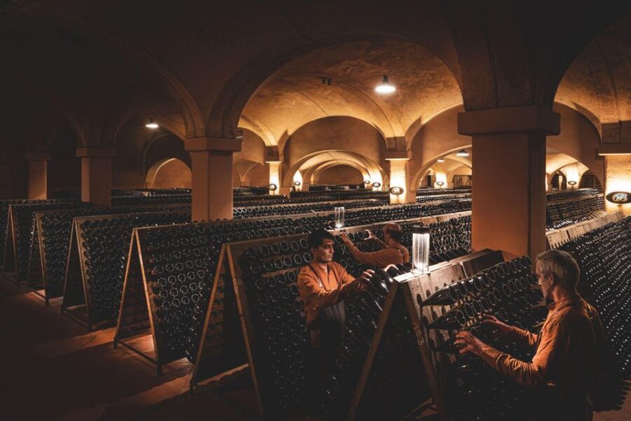 From Milan: Lake Iseo, Bergamo & Franciacorta Wine Tour