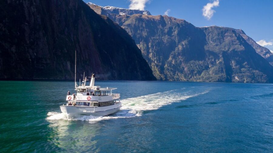 From Queenstown: Milford Sound Tour and Cruise With Lunch