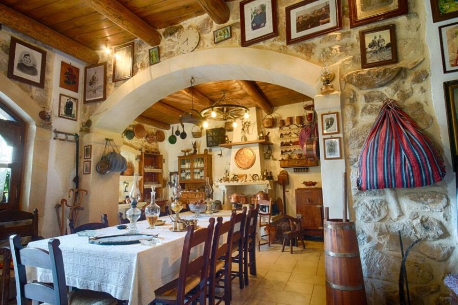 From Rethymno: Cretan Night Music, Food & Dancing