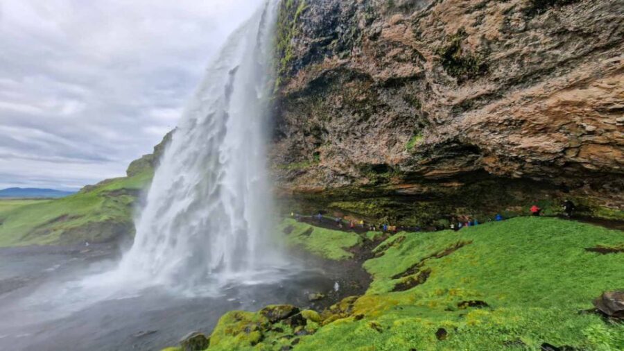 From Reykjavík: Tandem Paragliding & South Iceland Day Tour