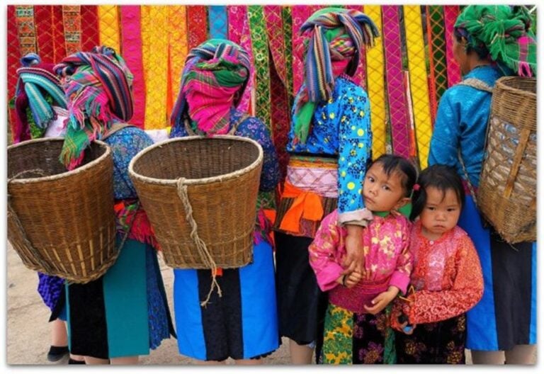 From Sa Pa: Sunday Bac Ha Market Group Tour