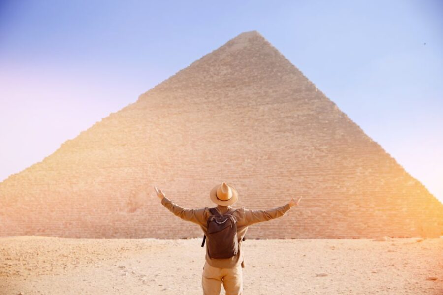 From Safaga/Soma Bay: Pyramids & Egyptian Museum Day Tour
