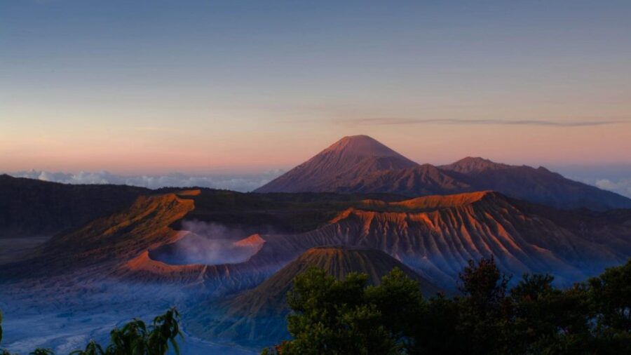 From Surabaya: 3-Day Tour Ijen, Tumpak Sewu and Bromo