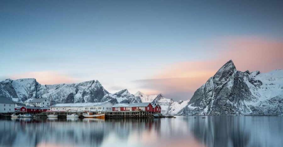 From Svolvær: Reine Winter Photography Tour and Photographer