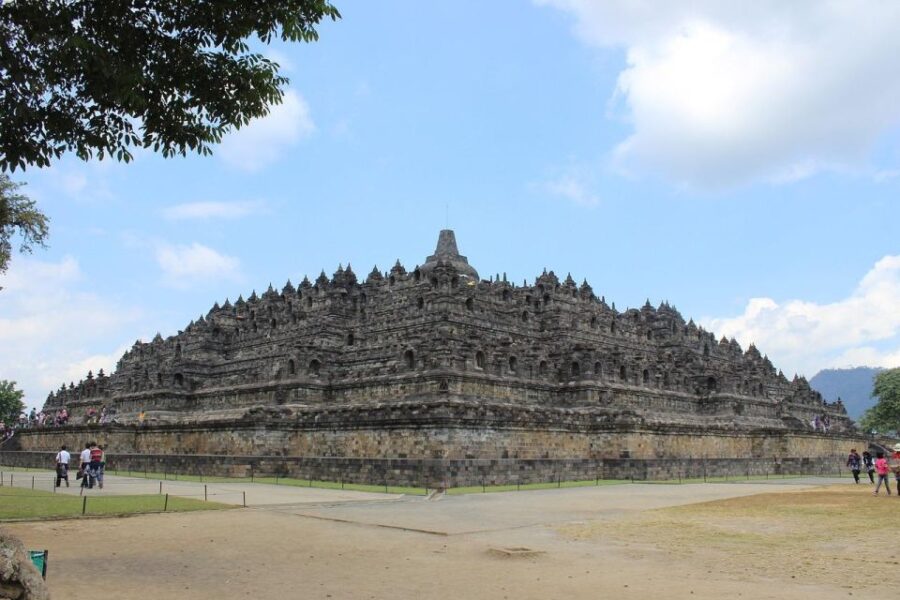 From Yogyakarta: 2Day Temple, Sunrise Volcano, and Cave Tour
