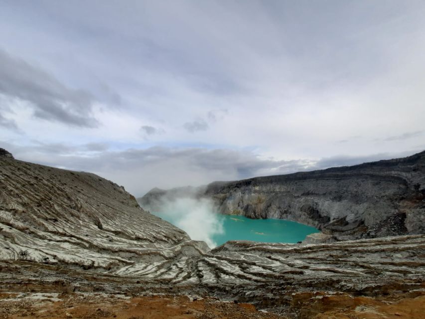 From Yogyakarta: Borobudur, WaterFall , Bromo and Ijen Tour