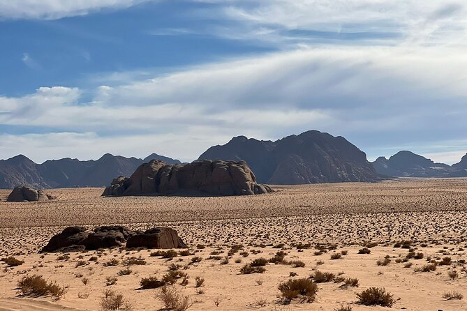 Full-Day Hiking in Wadi Rums Desert With Lunch