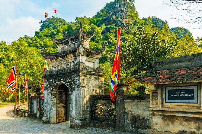 Full Day Hoa Lu – Mua Cave – Trang an Boating With Transfer & Buffet Lunch
