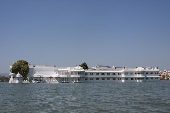 Full-Day Private City Tour of Udaipur Including Boat Ride in Lake Pichola