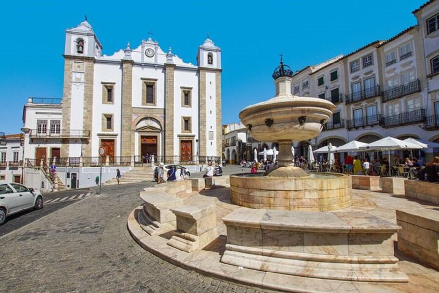 Full-Day Private Cultural Tour in Evora and Monsaraz