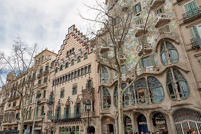 Gaudí & Sagrada Familia Free Tour in English - Tour Overview and Details