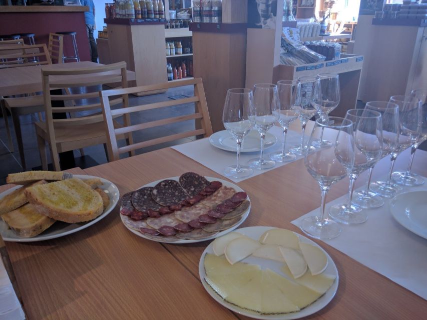 Girona: Local Wineries Tour With Breakfast and Wine Tasting