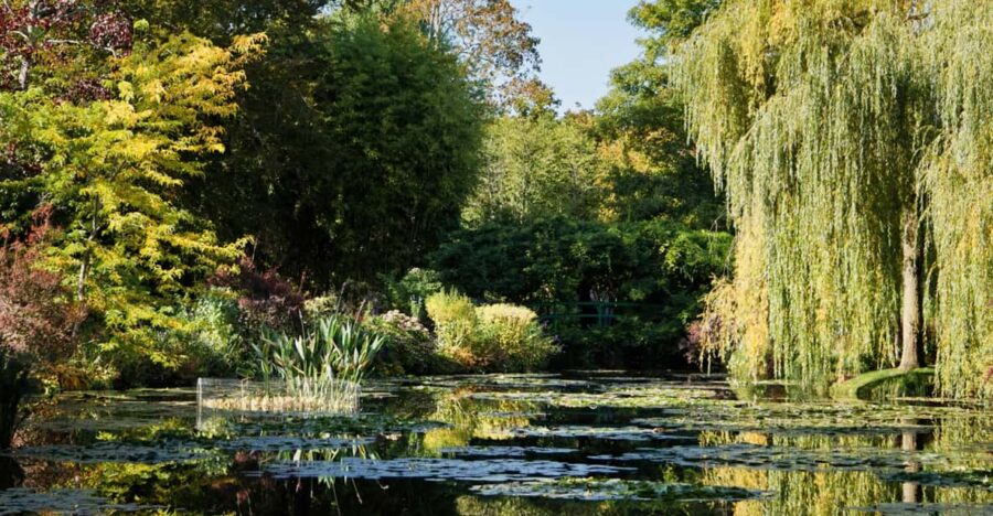 Giverny: Private Guided Walking Tour With Monets House