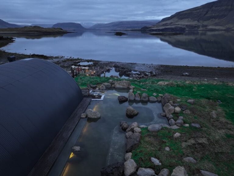 Golden Circle: Geothermal Sea Bath & Farm Lunch Guided Tour