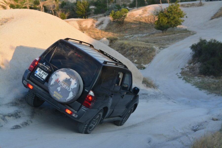 Göreme: Cappadocia Hot-Air Balloon Viewing With SUV