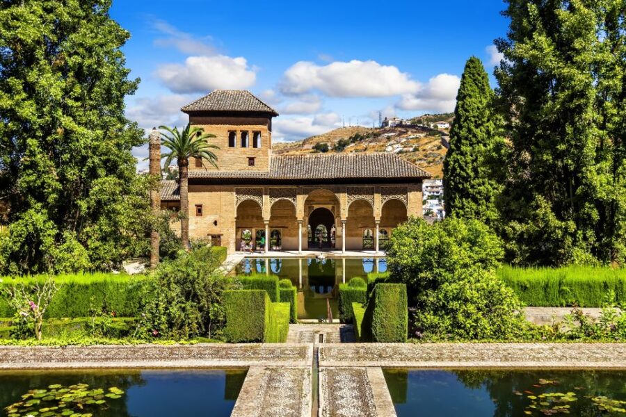 Granada: 3-Hour Fast-Track Alhambra Tour - Overview of the Alhambra