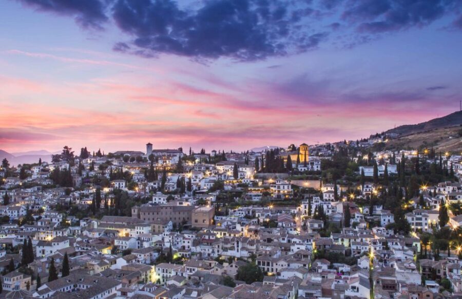Granada: Albaicin and Sacromonte Evening Walking Tour