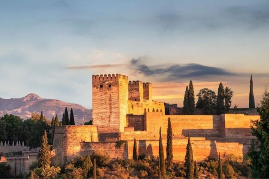 Granada: Albayzin and Sacromonte Walking Tour