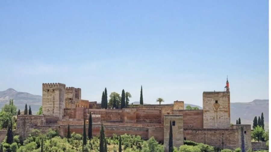 Granada: Alhambra and Nasrid Palaces Tour Without Tickets