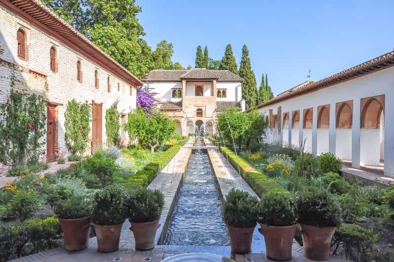 Granada: Alhambra Gardens and Generalife Ticket