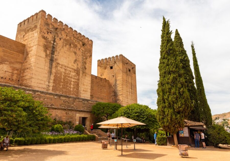 Granada (Alhambra): Scavenger Hunt and Self-Guided Tour - Activity Overview